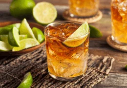 🥃 Spiritueux au CBD maison : une infusion aromatique et élégante pour vos cocktails